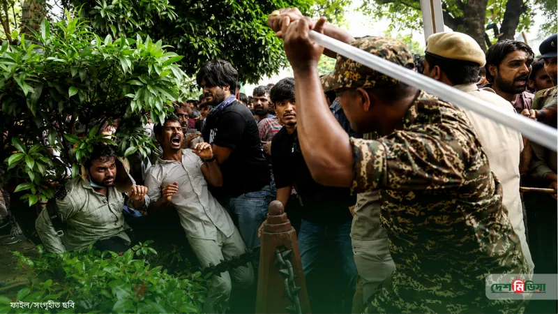 দিল্লির বুকে নজিরবিহীন ছাত্রবিদ্রোহ: ব্যারিকেড চুরমার করে সংসদের আঙিনায় জনস্রোত