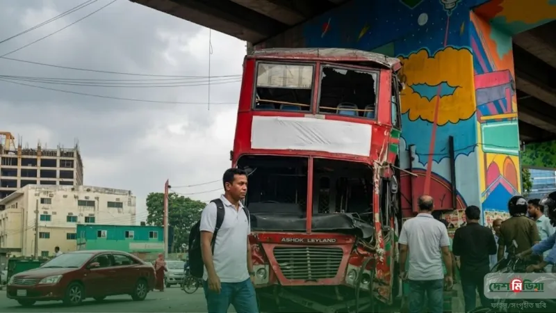 এক্সপ্রেসওয়ে থেকে নামার সময় বড় বিপর্যয়: ঢাবির ‘ক্ষণিকা’ বাসে ভয়াবহ দুর্ঘটনা