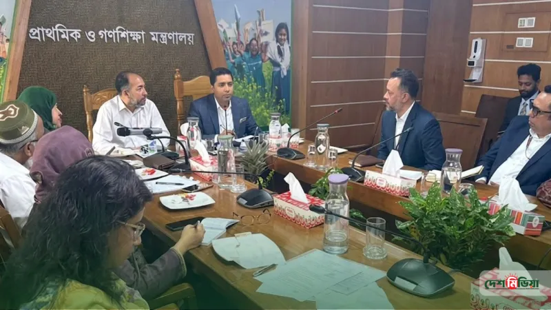 প্রাথমিকে বড় চমক: প্রধানমন্ত্রীর নির্দেশে ১ লাখ শিক্ষার্থী পাচ্ছে বিনামূল্যে জুতা ও ব্যাগ