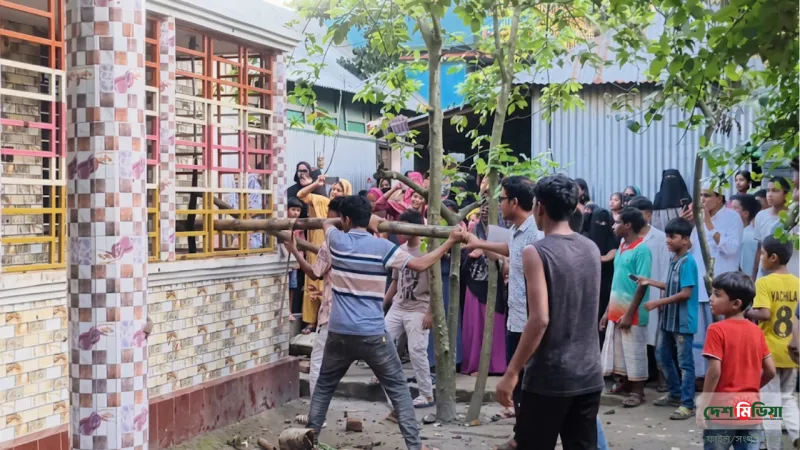 শিশু হত্যার অভিযোগে স্বজন আটক, হেফাজত নিয়ে পুলিশের সঙ্গে সংঘর্ষ