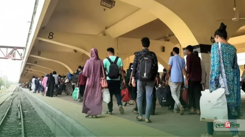 ভোটের লম্বা ছুটি শুরু: টার্মিনালে উপচে পড়া ভিড়, নাড়ির টানে বাড়ি ফিরছে লাখো মানুষ