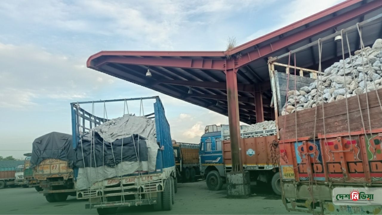 কেন থমকে আছে বকশীগঞ্জ স্থলবন্দর? পাথর আমদানি বন্ধে অনিশ্চিত ভবিষ্যতের মুখে স্থানীয় অর্থনীতি।