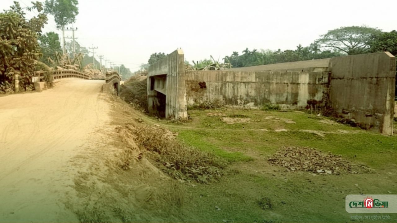 ৫ কোটির সেতু ৩ বছর ধরে ‘অকেজো’, সংযোগ সড়কের অভাবে গলার কাঁটা ঈশ্বরগঞ্জ-আঠারবাড়ী আঞ্চলিক সড়ক।