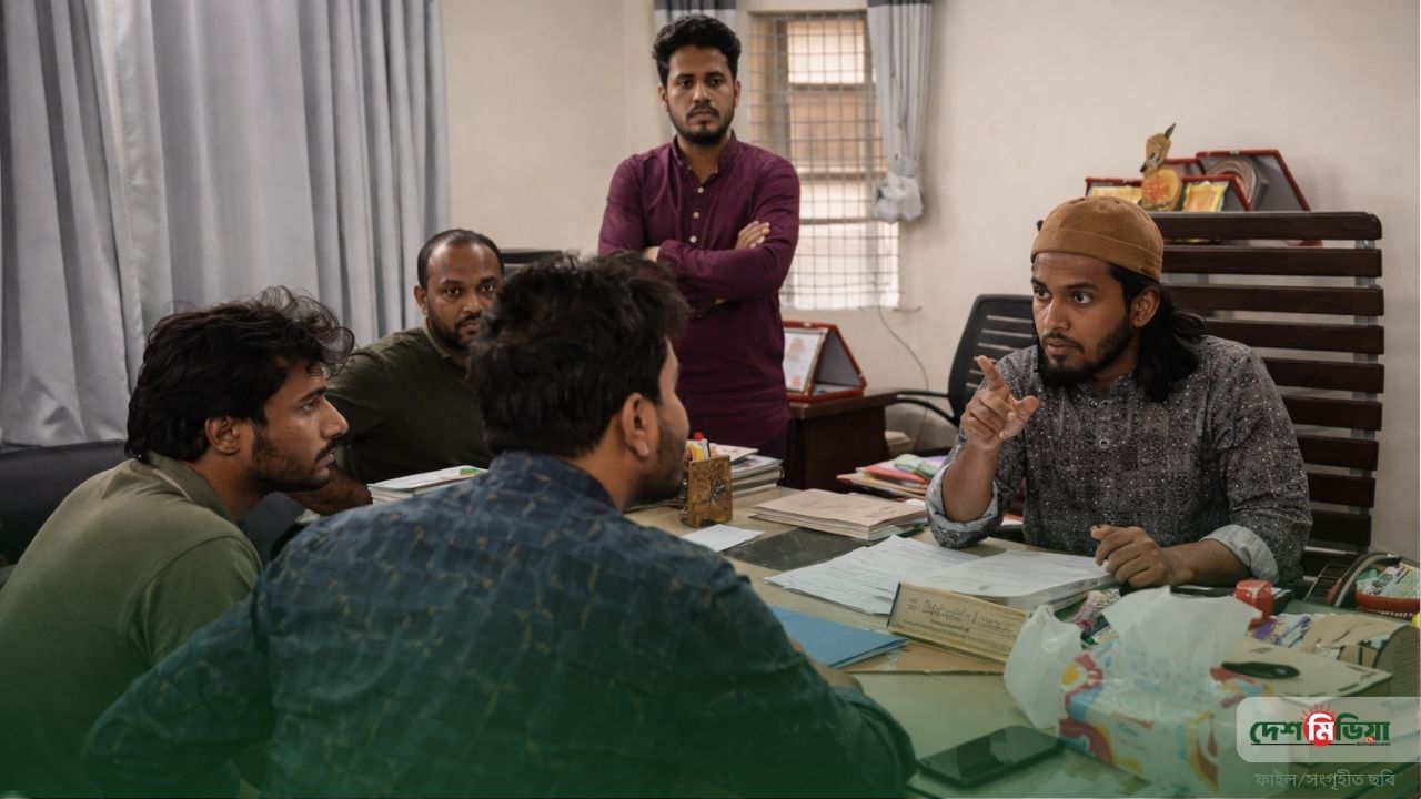 রাজশাহী বিশ্ববিদ্যালয়ে হুলস্থূল: ফেসবুকের বাকযুদ্ধ গড়াল রাকসু ভবনে