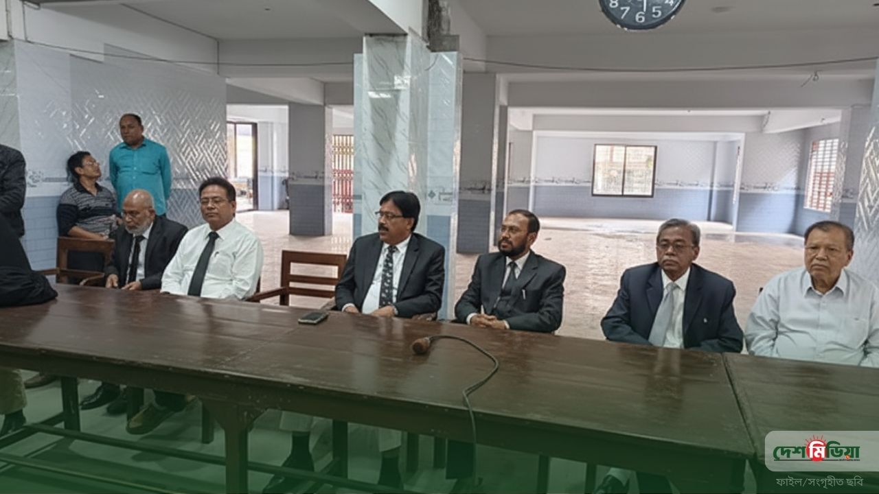 যশোরে বিচার বিভাগে তীব্র অস্থিরতা: দুই বিচারকের আদালত বর্জনের ঘোষণা আইনজীবীদের