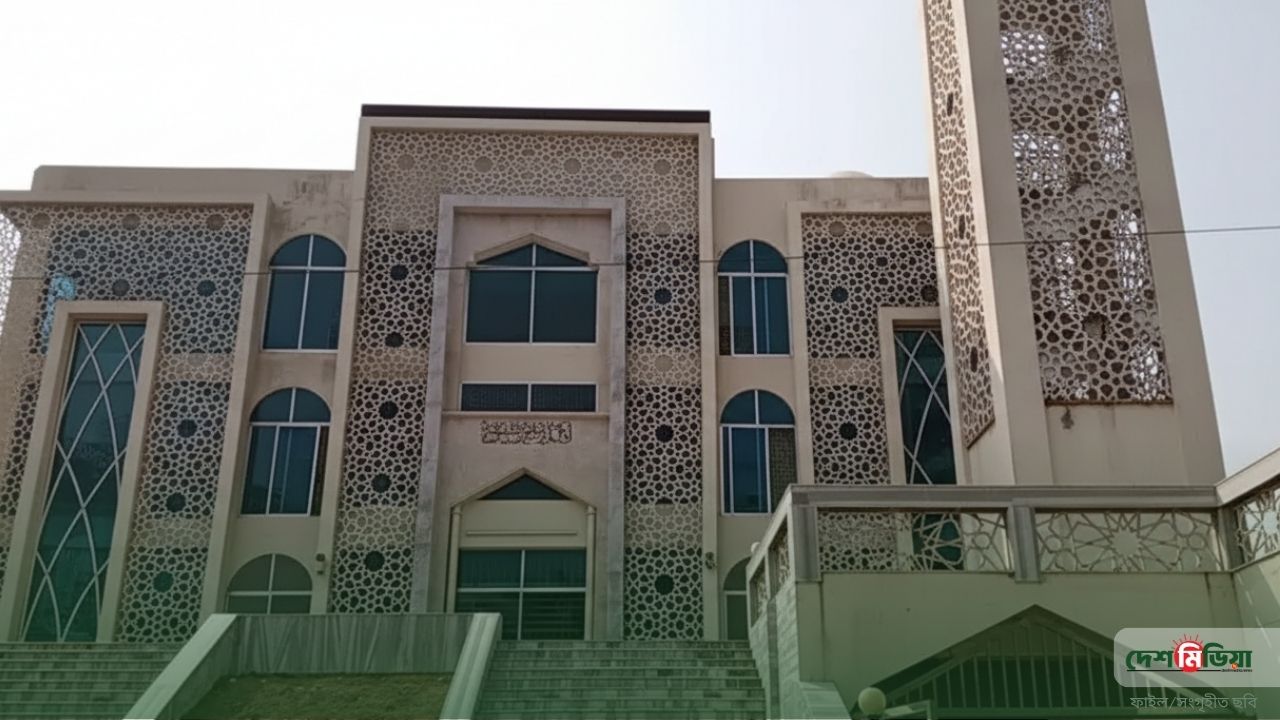 ১৪ কোটি টাকার মডেল মসজিদে ৫ বছরেই ধস! চুয়াডাঙ্গায় অযত্ন আর অবহেলার চরম চিত্র