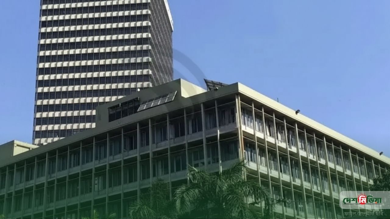 নীতি সুদহার কমানোর বৈঠকের দিনই সাদিক আহমেদের প্রস্থান, স্থগিত গুরুত্বপূর্ণ সিদ্ধান্ত