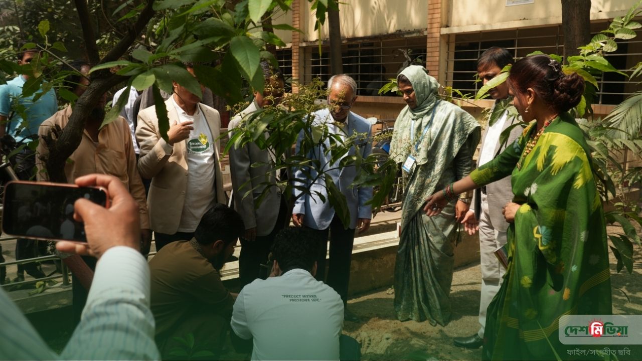 তেজগাঁও কলেজে ইকো কেয়ার ফাউন্ডেশনের বৃক্ষরোপণ ও পরিবেশ সচেতনতামূলক কর্মসূচি অনুষ্ঠিত।