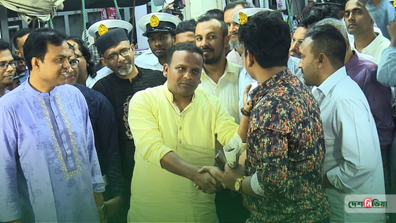 লঞ্চে নির্ধারিত ভাড়ার চেয়েও কম! নৌ প্রতিমন্ত্রীর বর্ণনায় এবারের ঈদযাত্রার ‘ব্যতিক্রমী’ চিত্র
