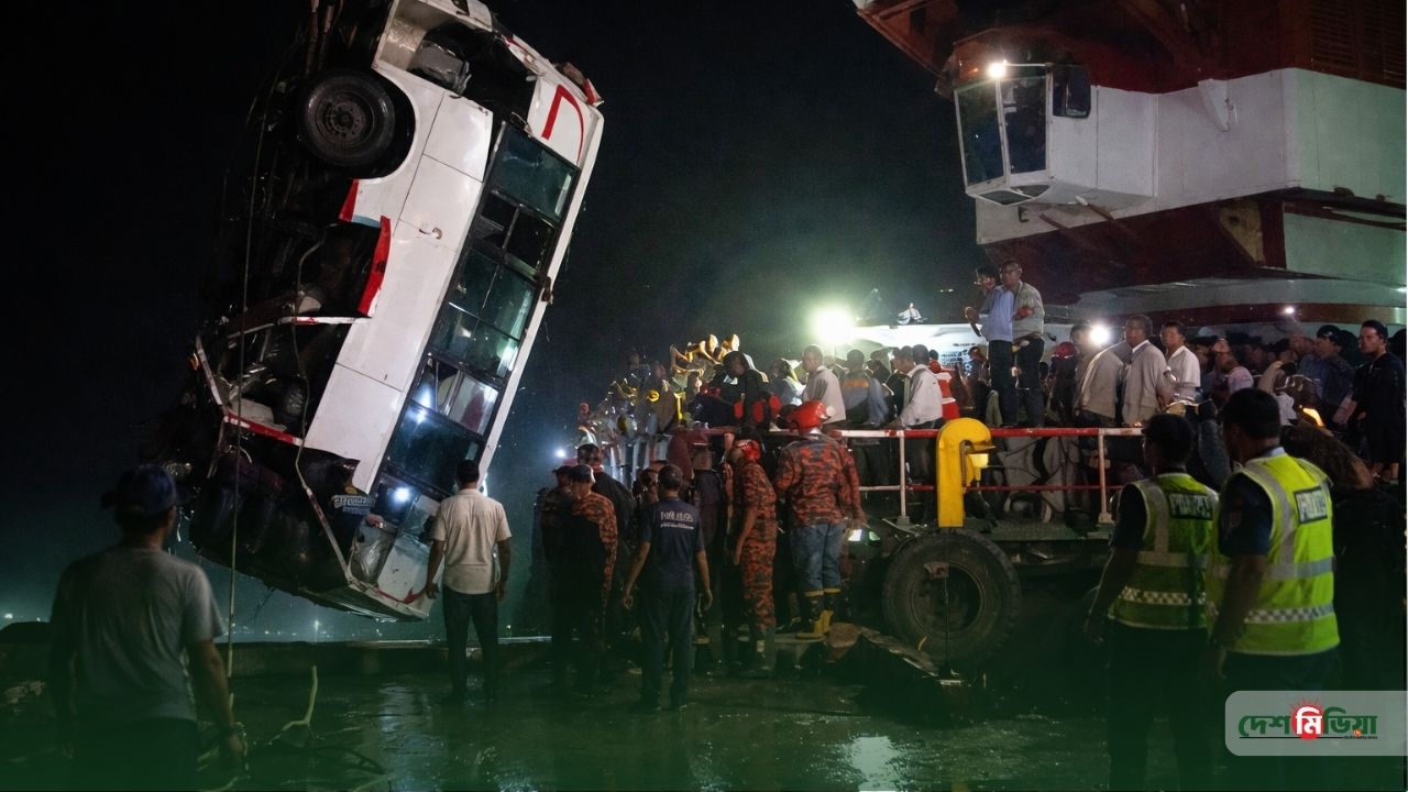 দৌলতদিয়ায় বাসডুবি: ৬ ঘণ্টার রুদ্ধশ্বাস অভিযানে মিলল লাশের স্তূপ, মৃত্যুর মিছিল বেড়ে ১৮