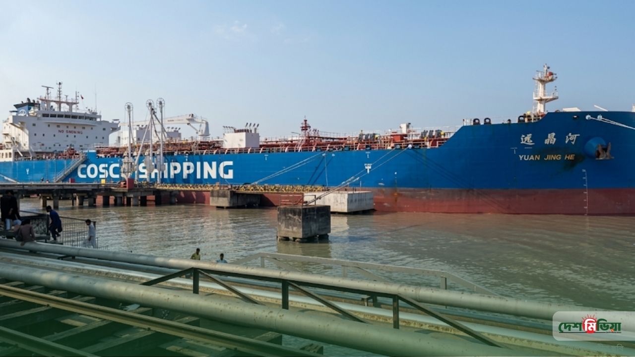 আমদানিতে নতুন গতি: মালয়েশিয়া ও সিঙ্গাপুর থেকে ডিজেল নিয়ে চট্টগ্রাম বন্দরে বিশাল দুই ট্যাঙ্কার