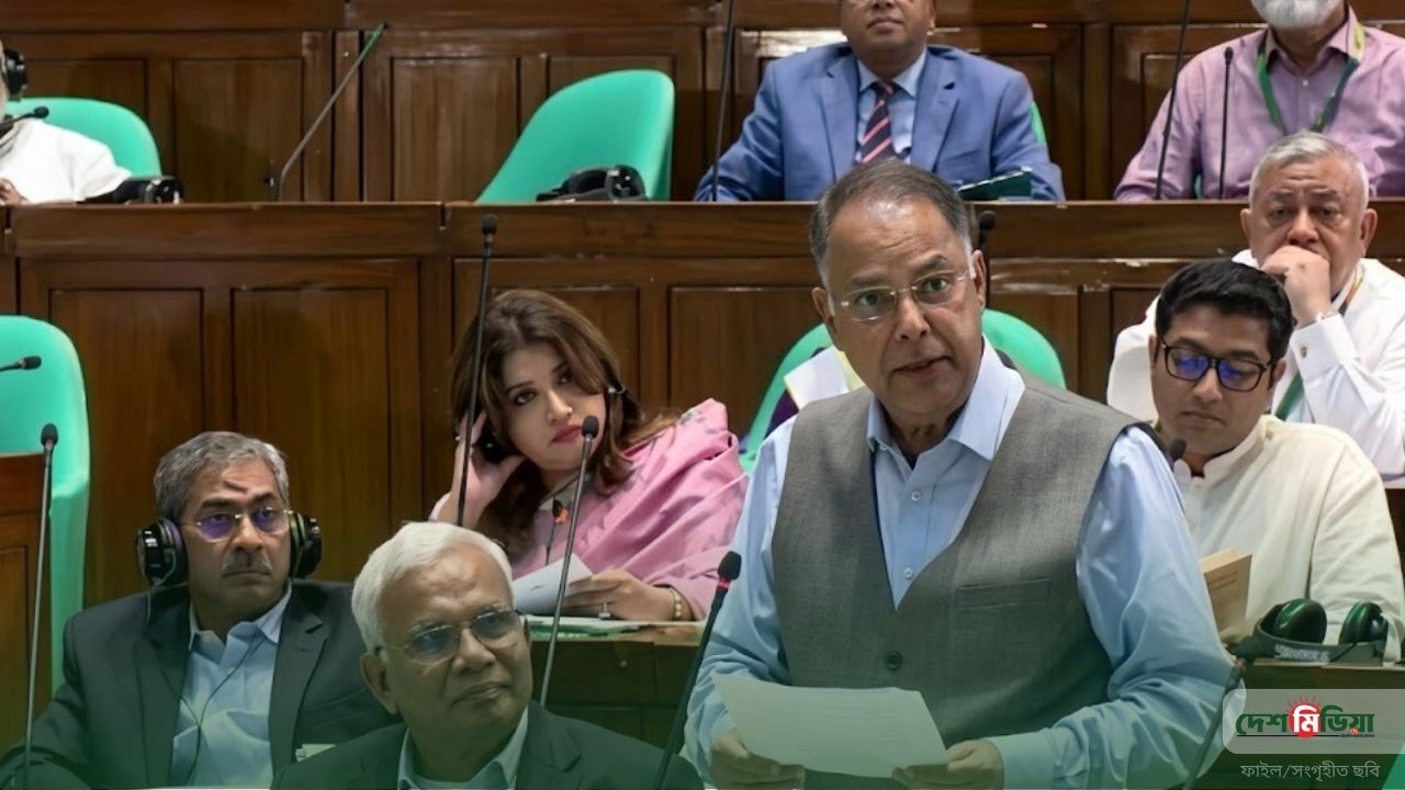 আগামী মাসেই কি বাড়ছে তেলের দাম? সংসদে সরকারের নতুন পরিকল্পনার আভাস